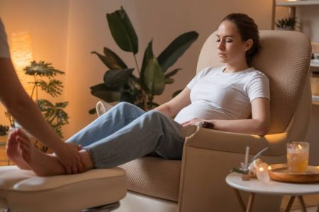 « Les bienfaits du massage des pieds pour soulager la fatigue post-partum »