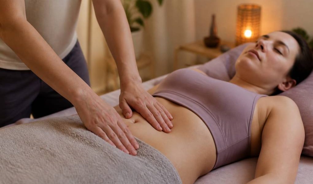 Massage du ventre après césarienne : un rituel doux pour favoriser la récupération et apaiser les tensions
