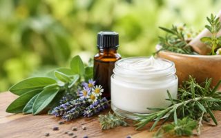 Dermatite séborrhéique nourrisson visage : guide des soins doux et produits adaptés